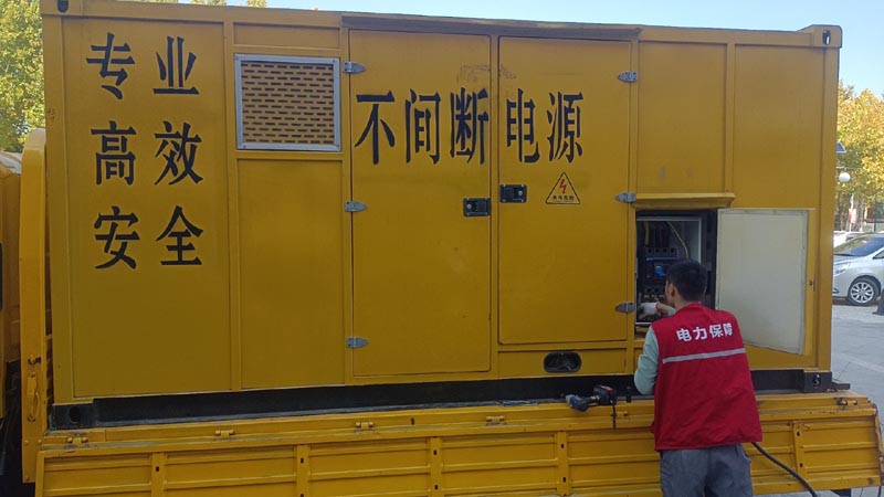 扎囊柴油发电机组和UPS电源配合使用时，如何避免切换过程中的电力中断？